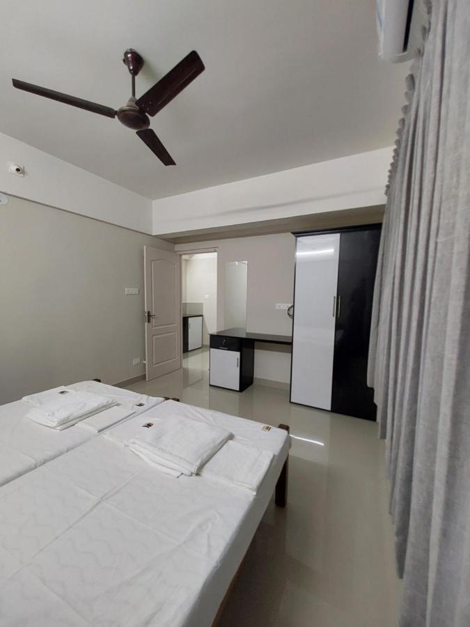 Hotel Mannat Residence 트리반드룸 외부 사진